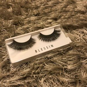 B3G1 Free! 1 Pair of Lashes